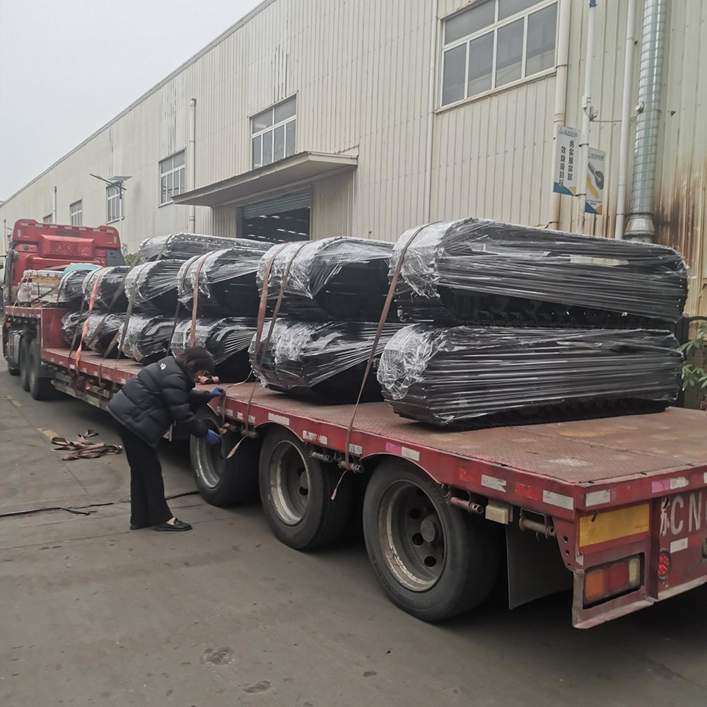 track undercarriages for sany are loading for delivery (1)